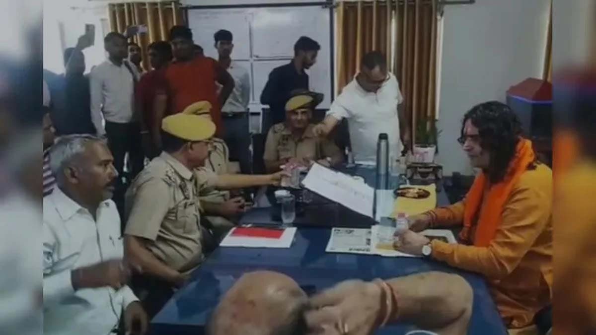 I will break your heads Hawa Mahal BJP MLA threatens municipal officials while sitting on police officers chairs at the police station