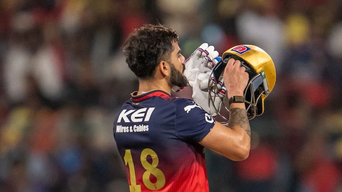  IPL 2025: Virat Kohlis critics pummeled as AB de Villiers digs out Former Cricketers like Sunil Gavaskar, Virender Sehwag remarks in brutal hit back spt 