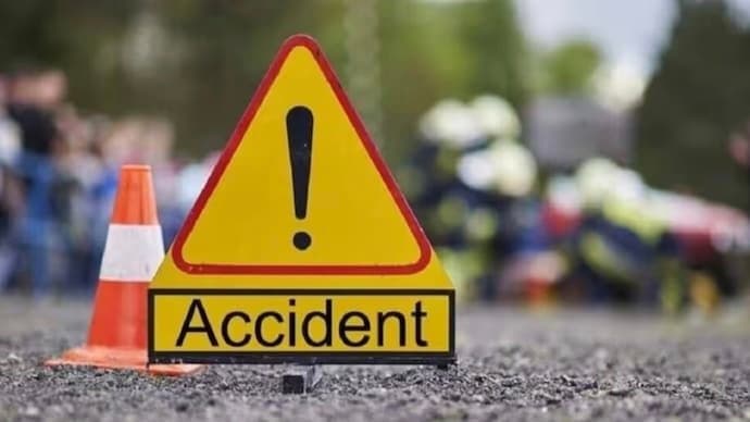 Two killed 30 injured in car accident in Krishnanagar