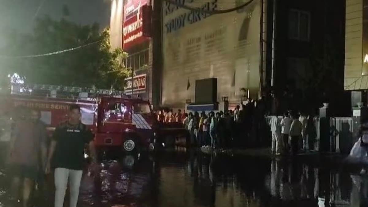 Delhi: দিল্লির কোচিং সেন্টারের বেসমেন্টে বুক সমান জল, ডুবে মৃত্যু ২ আইএএস পরীক্ষার্থীর, নিখোঁজ আরও ১ 