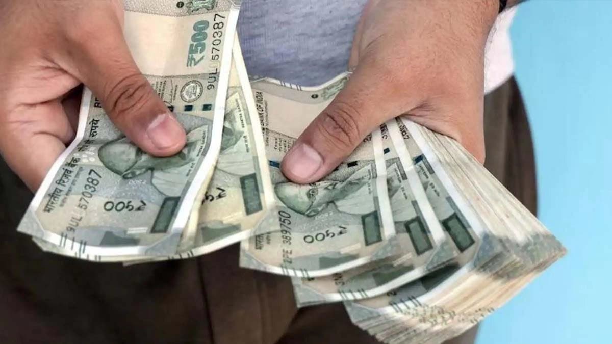 here is a risk of getting a notice from the Income Tax Department if you rent a house in cash 