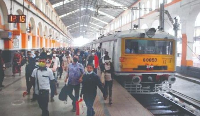 RAIL: বাড়িতে বসেই সহজে কাটা যাবে ট্রেনে চড়ার টিকিট