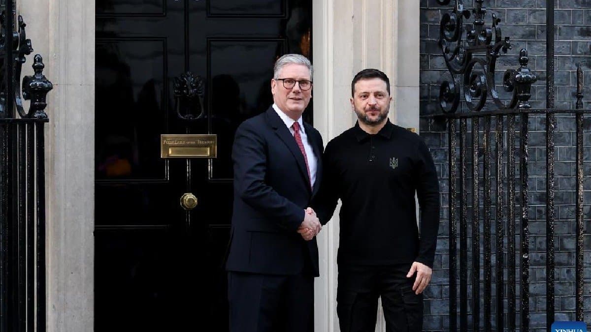  Keir Starmer welcomed Zelenskyy with handshakes and warm hugs at Downing Street 