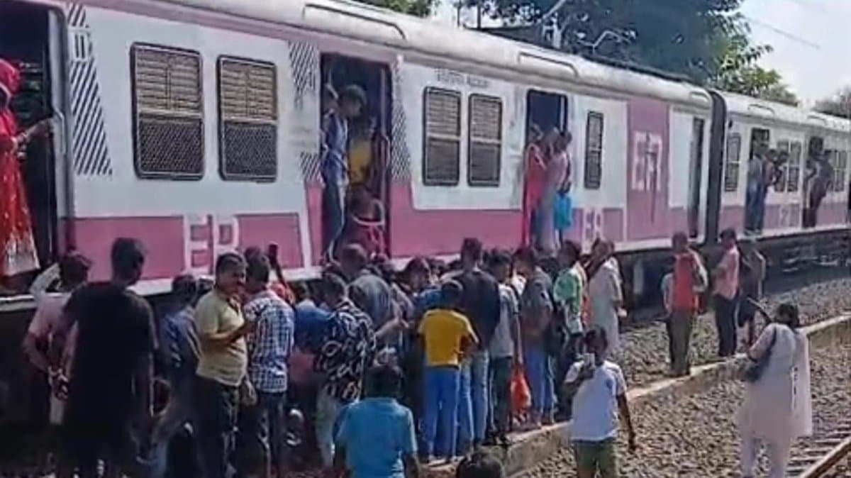 Panic as fire breaks out in womens compartment at Canning Local 