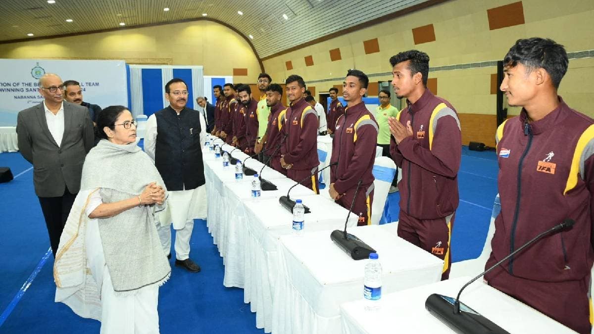 Mamata Banerjee meets Santosh winning Football Team spt