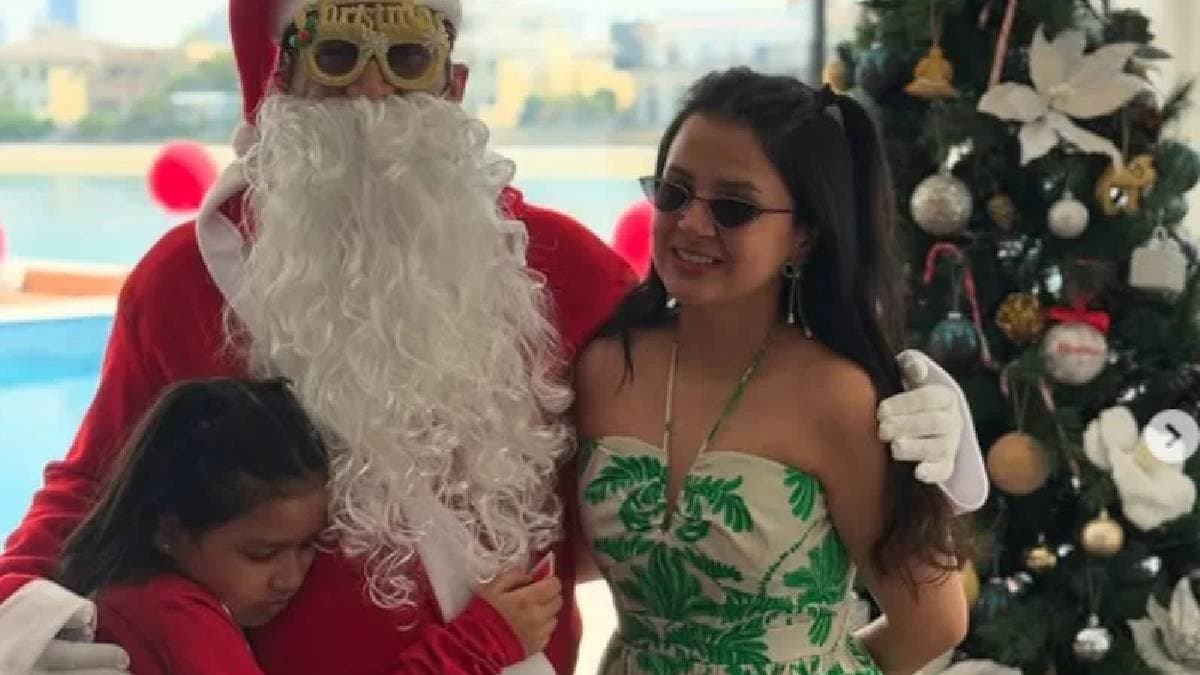 MS Dhoni Sets Internet Ablaze With New 'Santa Claus' Look, Poses With Wife Sakshi And Daughter Ziva spt