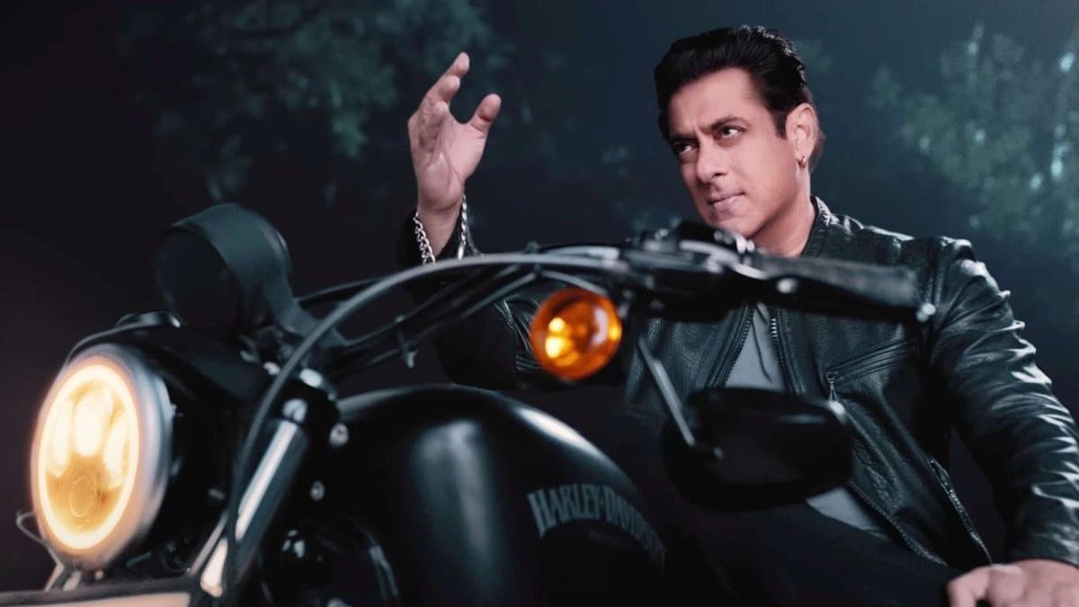 Salman Khan takes lift from local kids to reach Filmcity set of Battle of Galwan on time