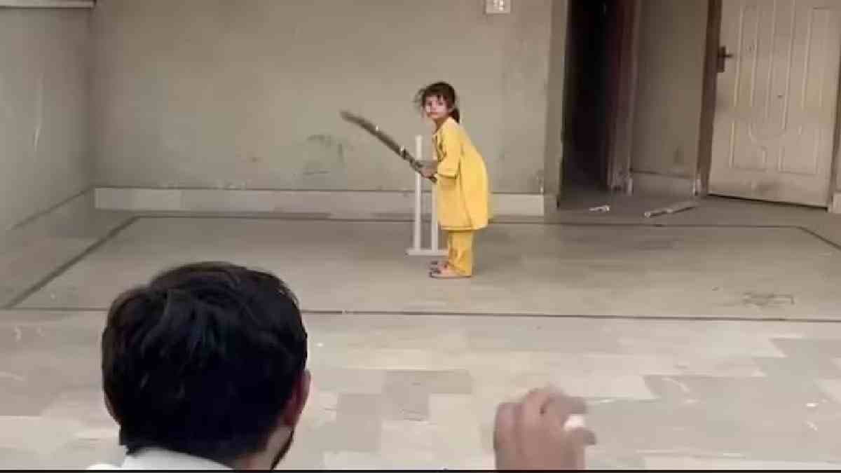  6 Year Old Pakistan Girl Hits Pull Shot Like Rohit Sharma 