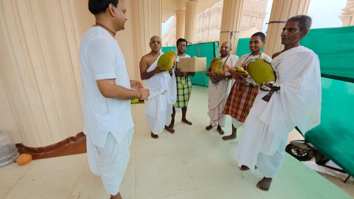 Chief Minister Mamata Banerjee send special gifts for Digha Jagannath Temple