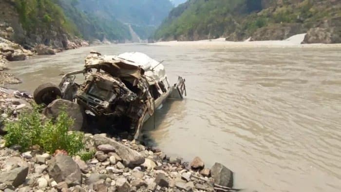 Accident : রুদ্রপ্রয়াগে খাদে গাড়ি, মৃত ১৩