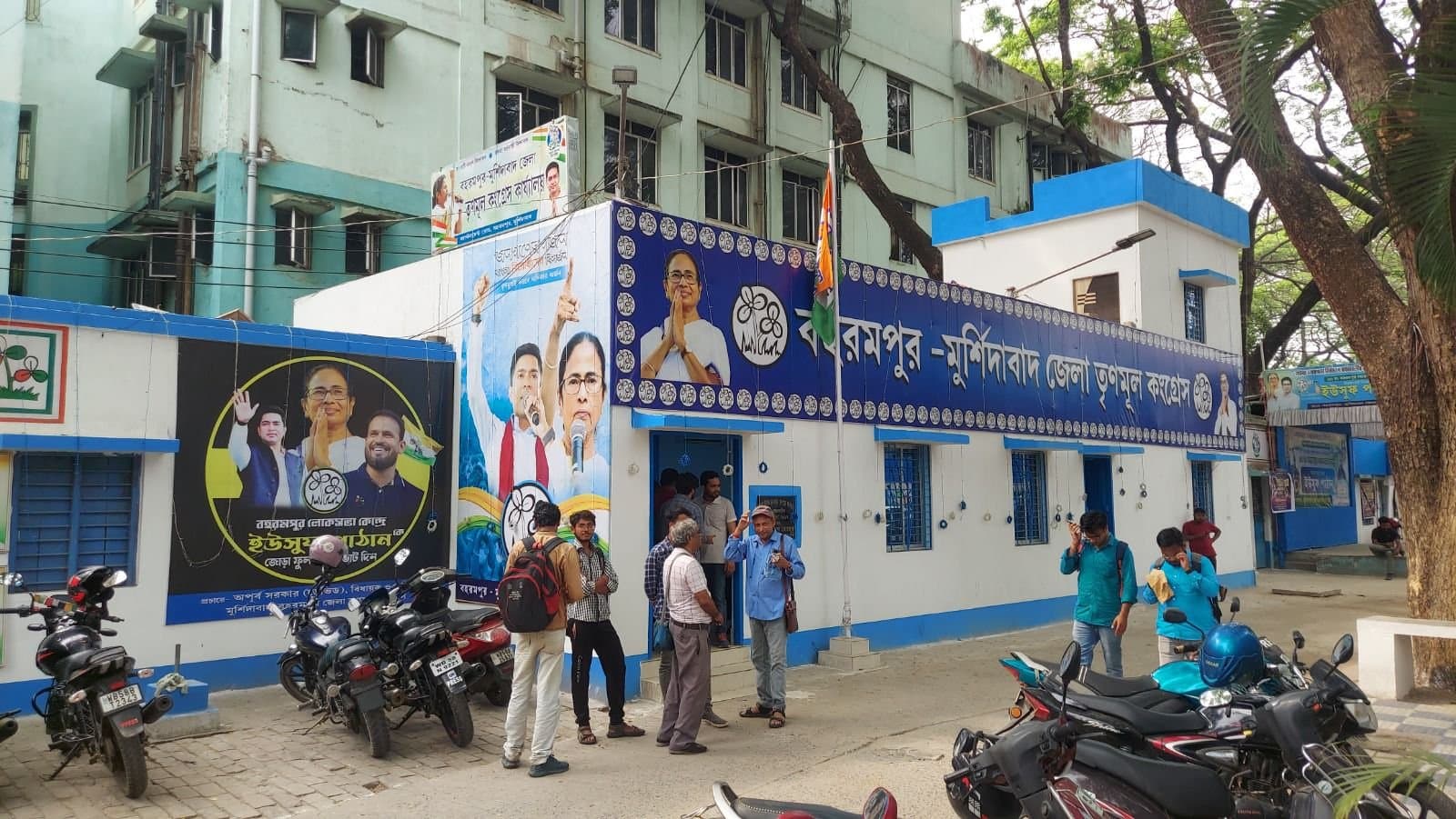 বহরমপুরে সরকারি জমি 'দখল' করে তৃণমূলের পার্টি অফিস তৈরির অভিযোগ, শুরু জোর বিতর্ক 
