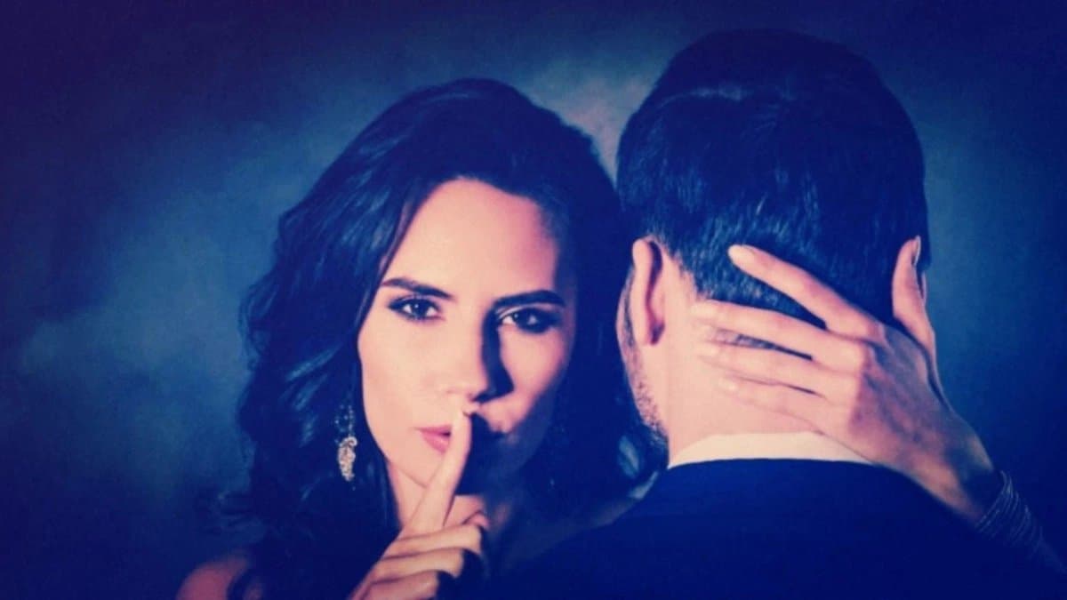 Woman exacts public revenge on best friend and cheating husband