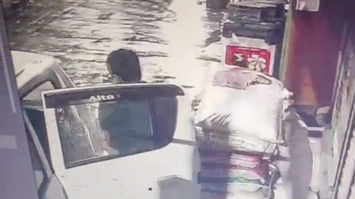 BJP Leader Accused of Salt Robbery in Hooghly