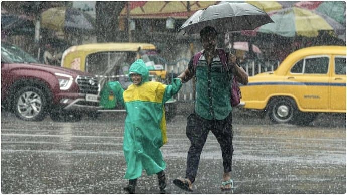 IMD Weather Forecast Heavy Rainfall in Five Districts Thunderstorm Warning in West Bengal 