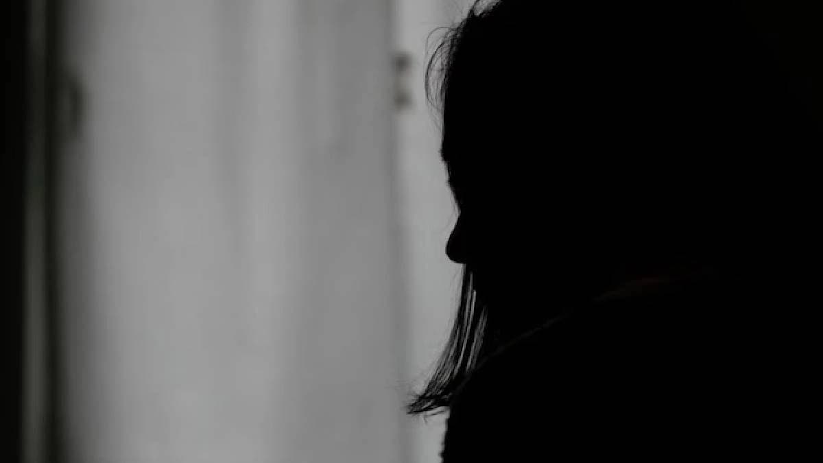 Woman In China Sits On Hot Stone For 10 Seconds