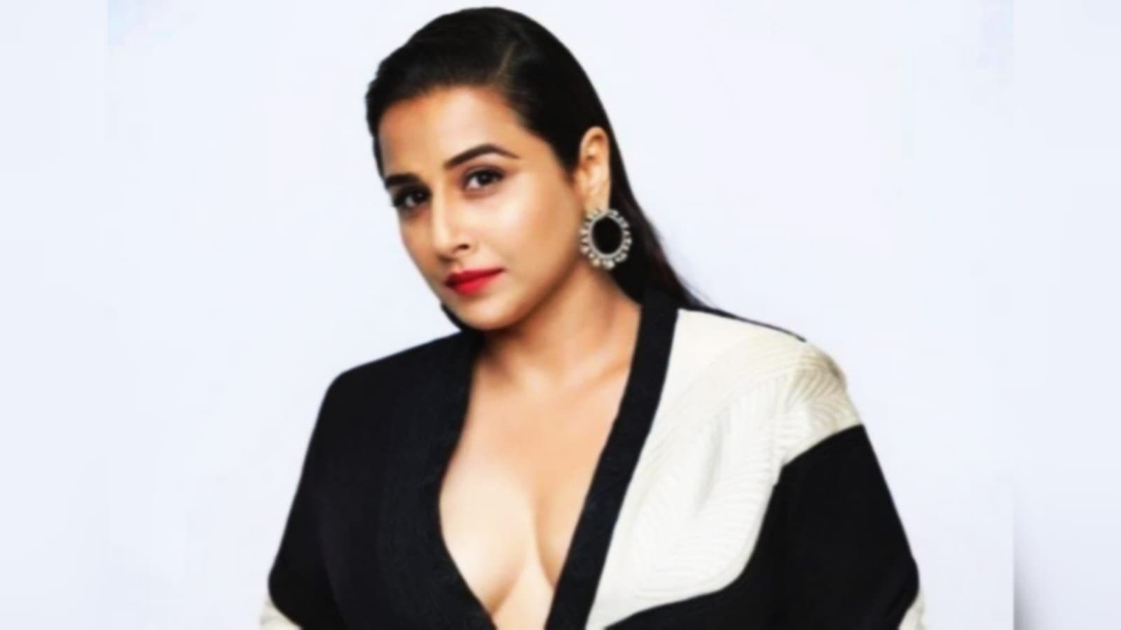 actress vidya balan changed her costumes inside car covered with black cloth during kahaani shoot at kolkata ent