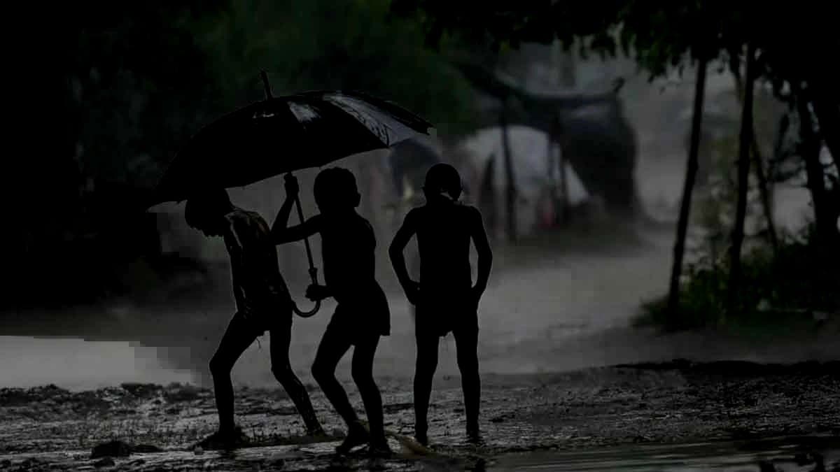 IMD Weather Forecast Rainfall Thunderstorm Warning in Six Districts Within Two Hours in West Bengal