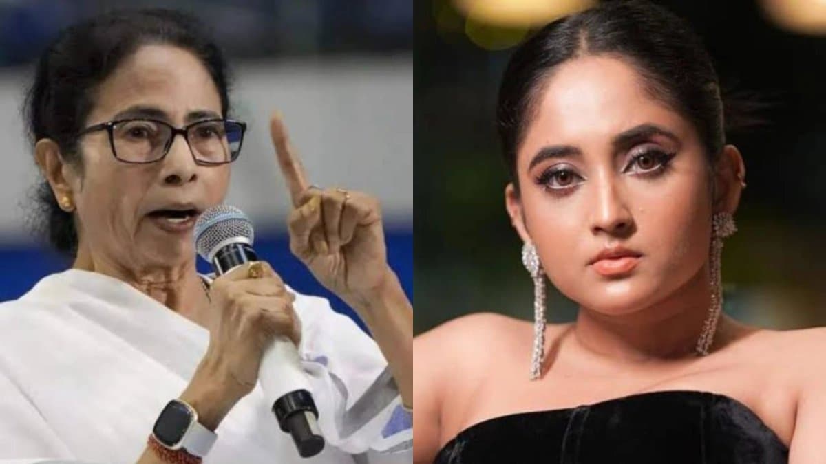 Mamata Banerjee spoke with Soumitra Kundu at Mahanayak Samman 