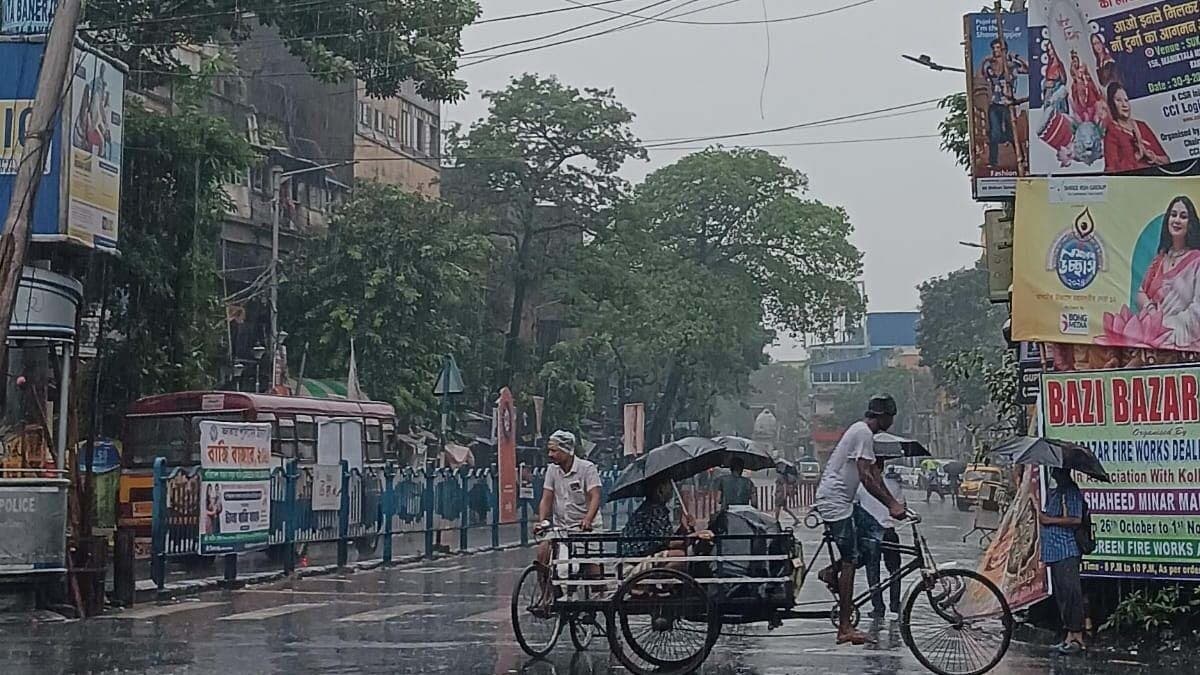 Cyclone DANA Update, waterlogged kolkata street gnr 