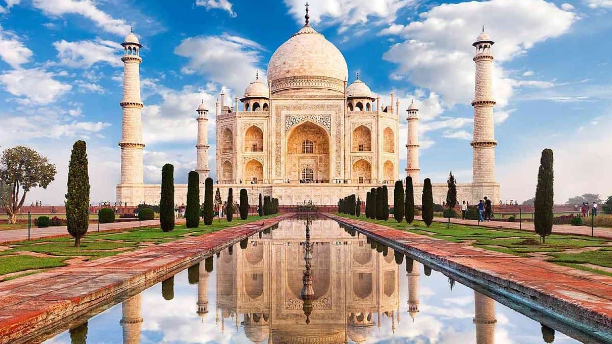 Who was the first owner of the land on which the great Taj mahal was built