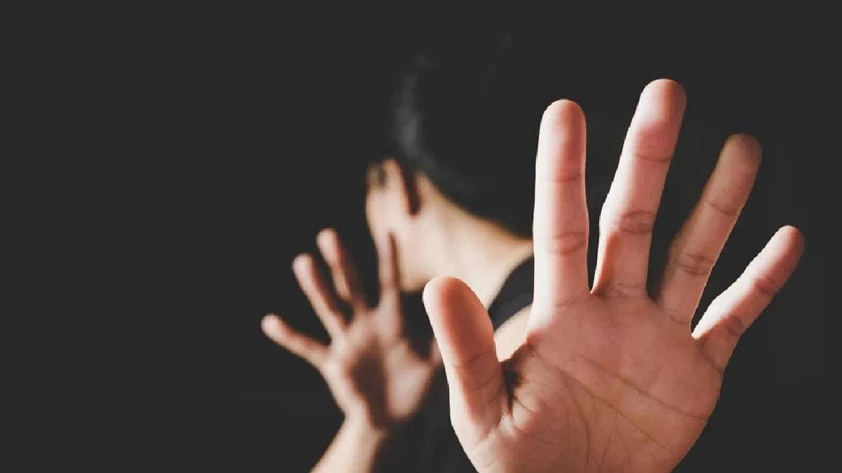বিয়ের কথা দিয়ে অভিনেত্রীকে লাগাতার যৌন হেনস্থার অভিযোগ! গ্রেপ্তার বলিউডের কোন বিখ্যাত সুরকার-গায়ক?