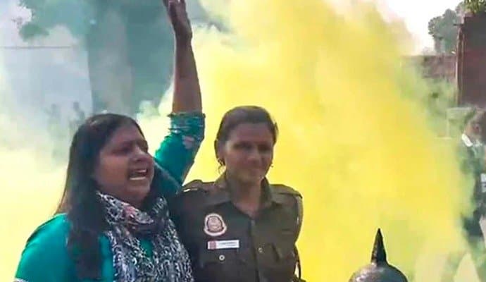উচ্চশিক্ষা, নেই চাকরি, নীলমের হতাশা নিয়ে মুখ খুললেন তাঁর মা 