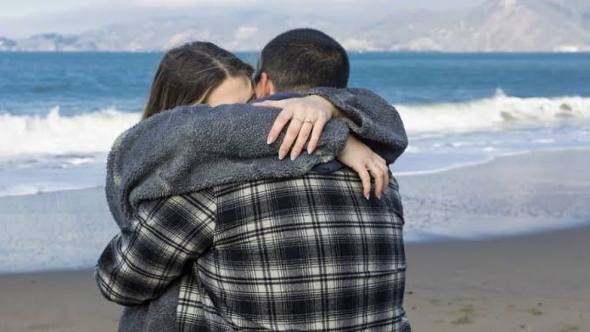Hug Day 2025 hugging can reduce mental stress and it has many other health benefits lif