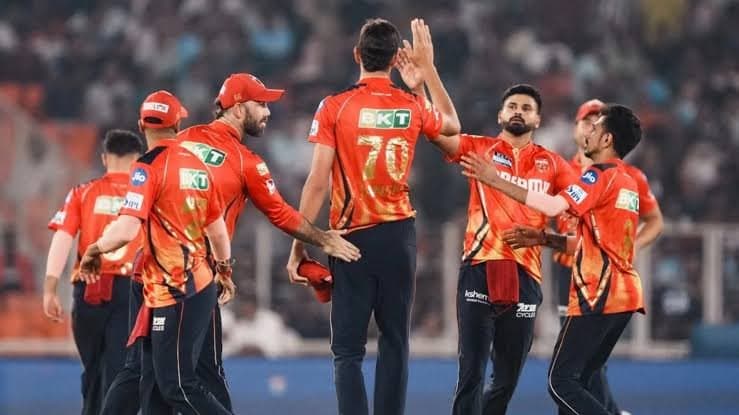 পাঁজরের ভাঙা হাড় নিয়ে খেলেছেন, আইপিএল শেষে ফাঁস করলেন বান্ধবী