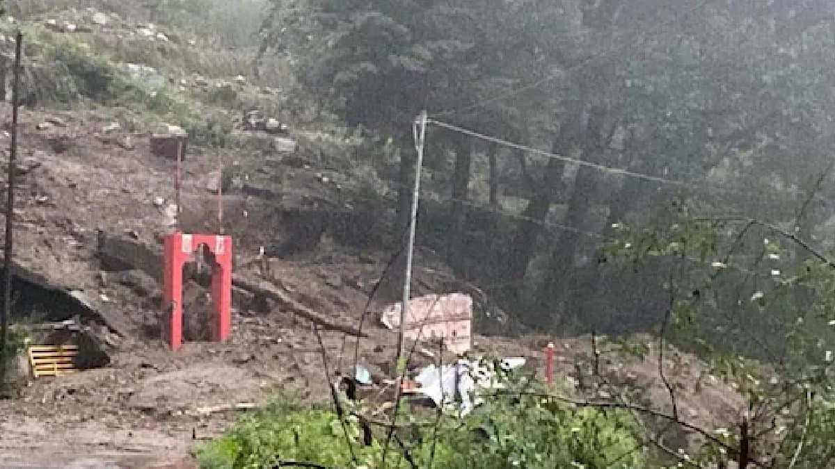Cloudburst Update Cloudburst in Uttarakhands Rudraprayag Chamoli families trapped