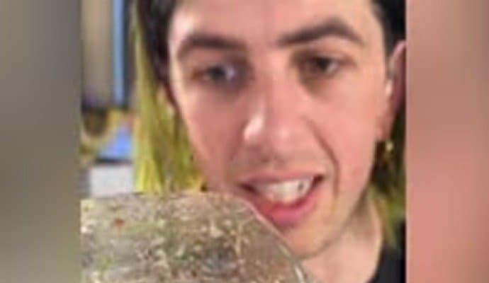 Food Blogger ate a live shrimp salad in Thailand, video viral gnr 