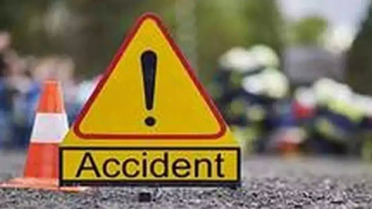 Jalpaiguri pregnant women among three killed in car accident in national highway gnr