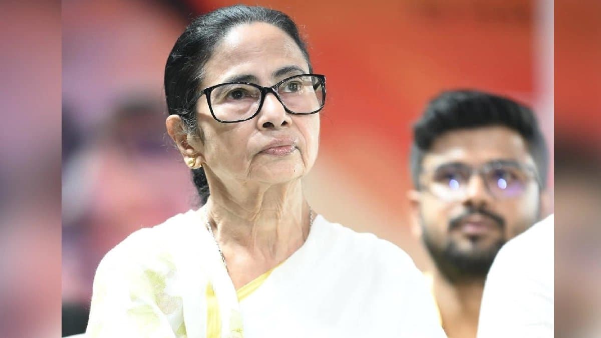 Kolkata Waterlogged situation CM Mamata Banerjees Decision  on Puja Inauguration