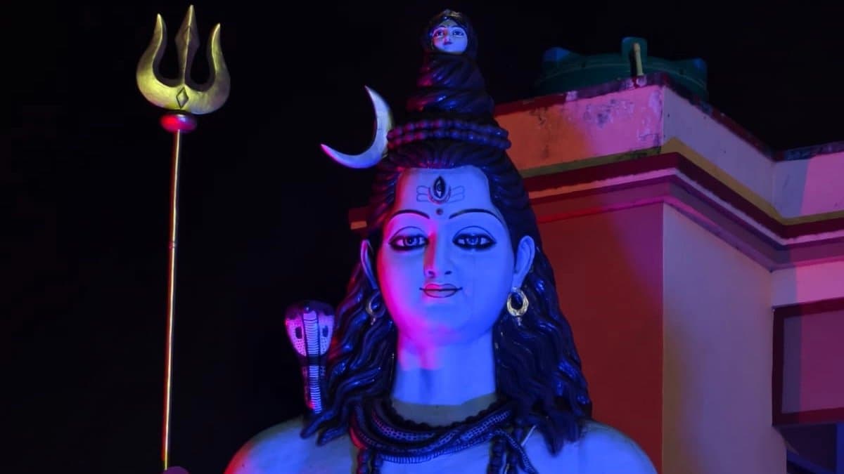 Kali Puja 2025: People claimed tears in the eyes of Lord Shiva at Bolpur on Kali Puja night
