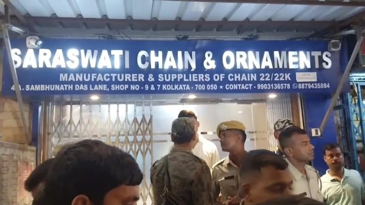 A jewellery trader was killed inside his outlet in Baranagar of North 24 pargana