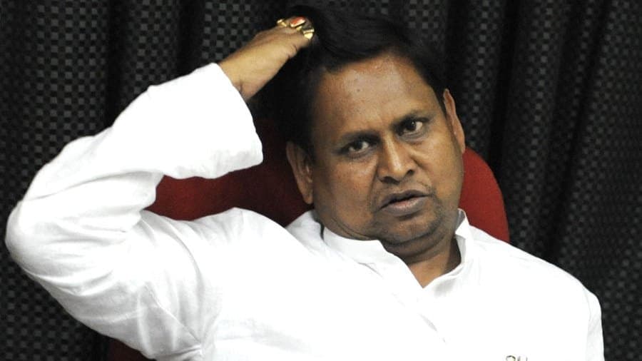 TMC mla humayun Kabir lost his phone, Kolkata police found it with two hours gnr 