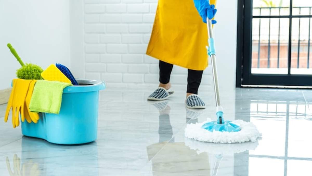 this home made remedy made by toothpaste is very effective for clean the bathroom neatly and prevent bad odour lif