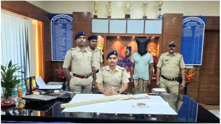 Arrest: আগ্নেয়াস্ত্র সহ খড়গ্রাম থানা এলাকা থেকে গ্রেপ্তার ‌‌পাঁচ দুষ্কৃতী