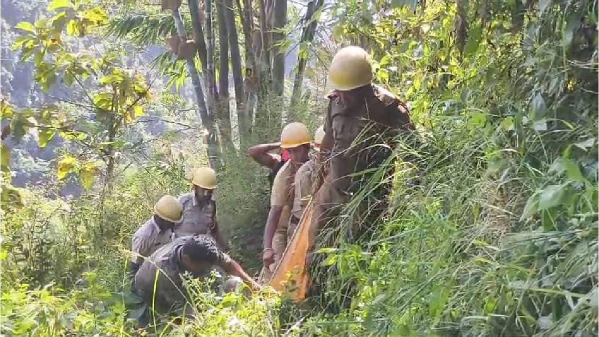 A four-wheelers packed with tourists fell into a ravine in kurseong