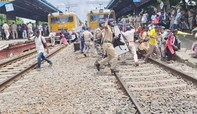 Bangla Bandh Hooghly many police injured during rail roko 15 arrested gnr 