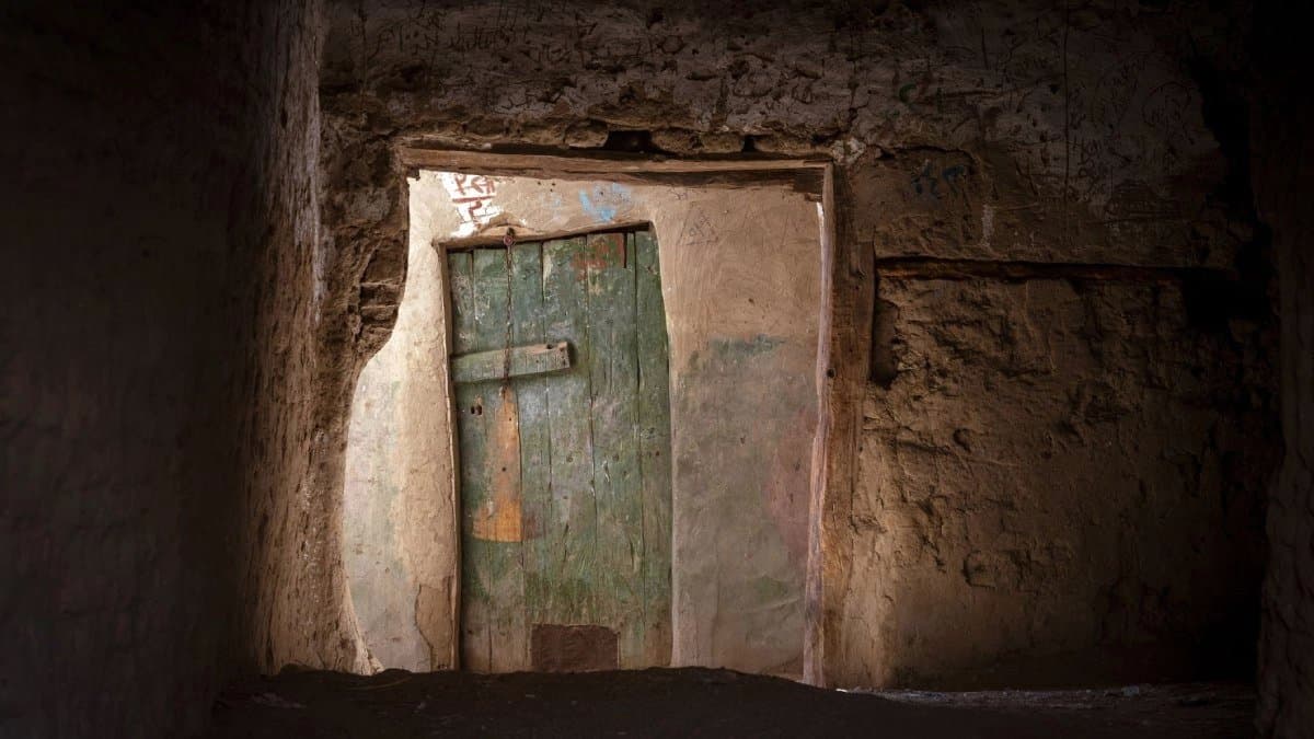 Scientists have opened a 300-years old closed room What did they find that shocked everyone
