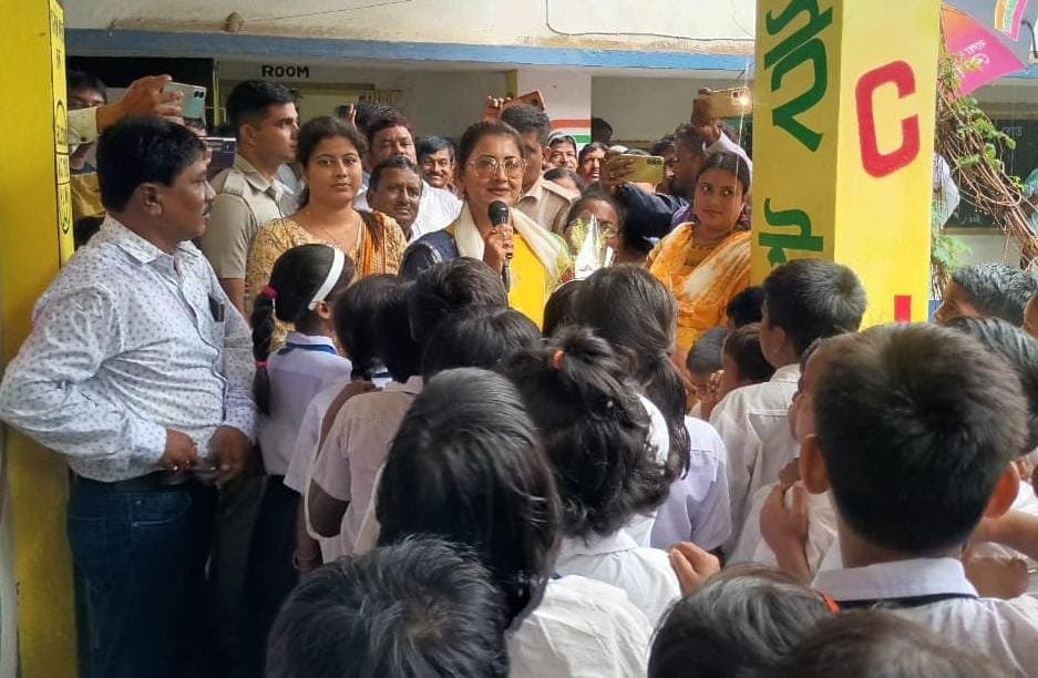 rachna banerjee  surprise visit in hoogly gnr