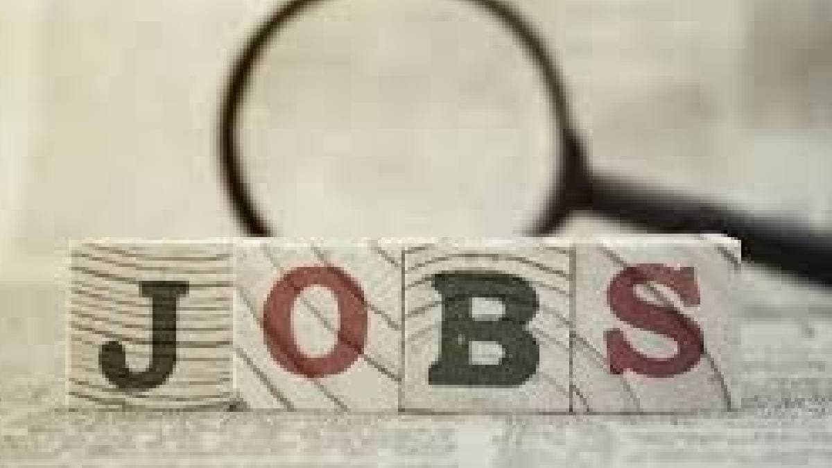 চাকরি পেতে গিয়ে এ কী কাণ্ড ঘটালো স্ত্রী, হাতে নাতে ধরে ফেলল স্বামী