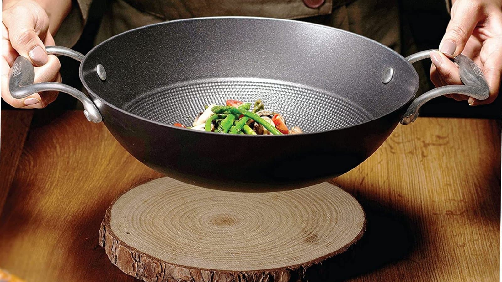 Iron Pan: লোহার কড়াইয়ে রান্নার কী কী গুণ জানেন? 