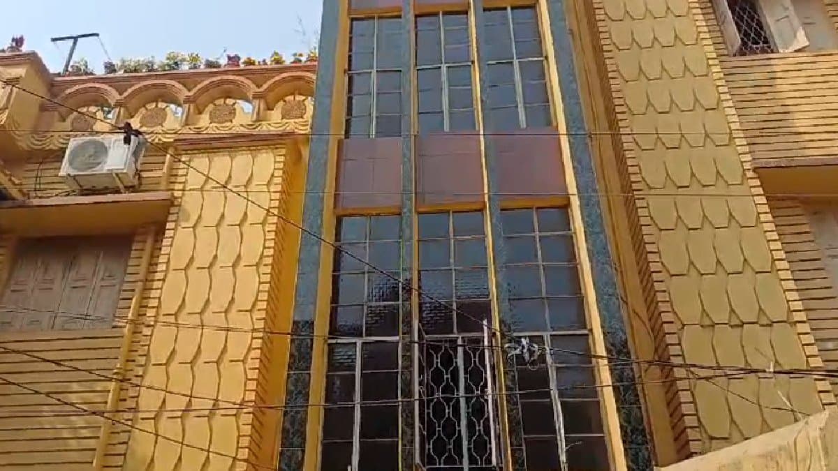 Miscreants try to attack a businessman at his residence in asansol gnr