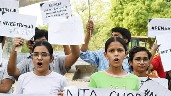 NEET: নিট পরীক্ষায় দুর্নীতির বিরুদ্ধে সরব বিরোধীরা, সুর বদল শিক্ষামন্ত্রীর