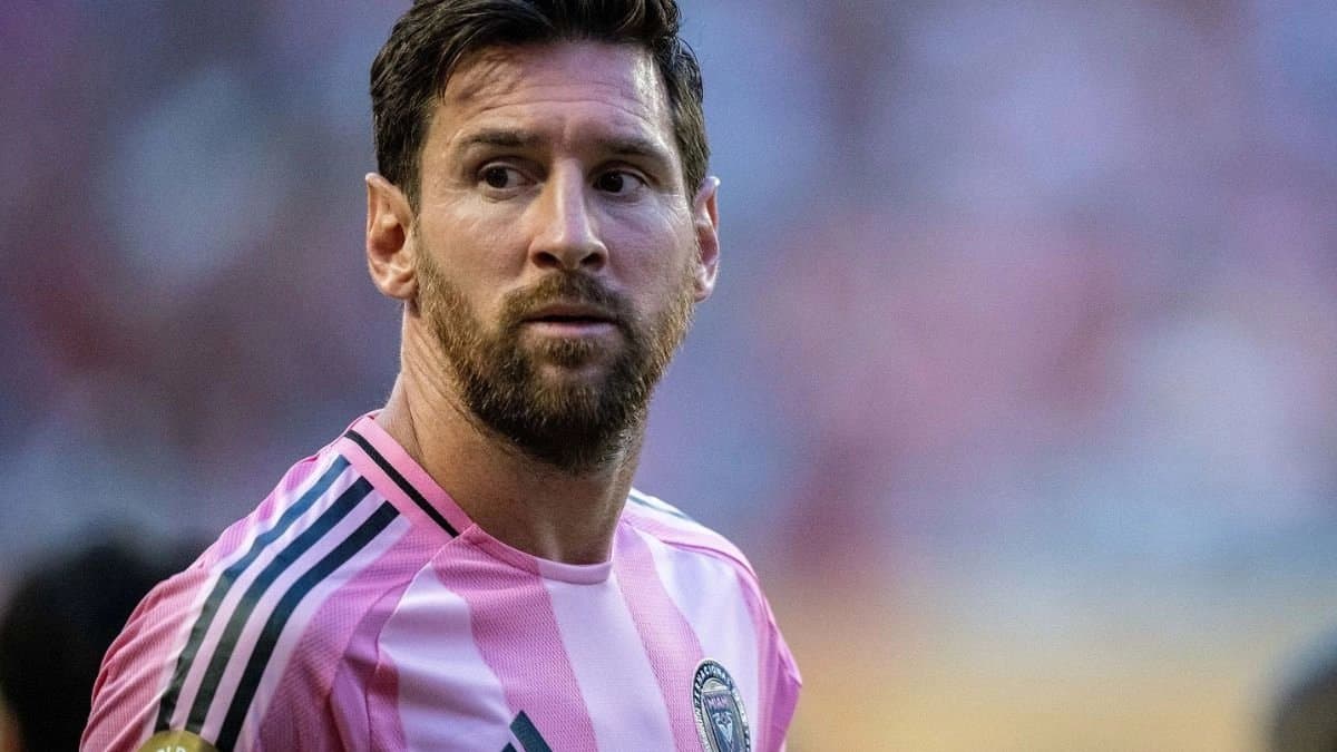 lionel Messi is playing with statues Zlatan Ibrahimovic tears into Inter Miami after loss against PSG 