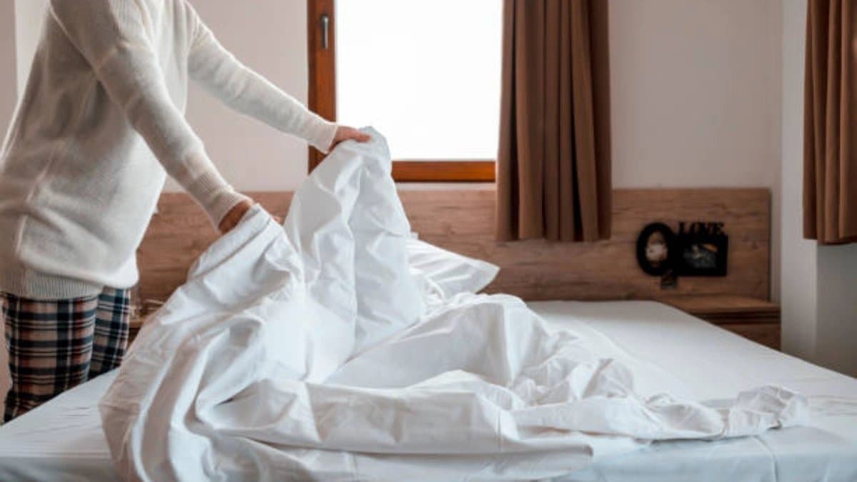 How often one should wash bedsheets and underwear