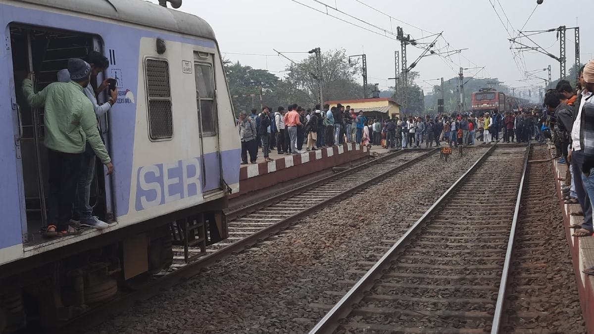 Technical snag delayed train movement at kulgachia station of South Eastern railway gnr