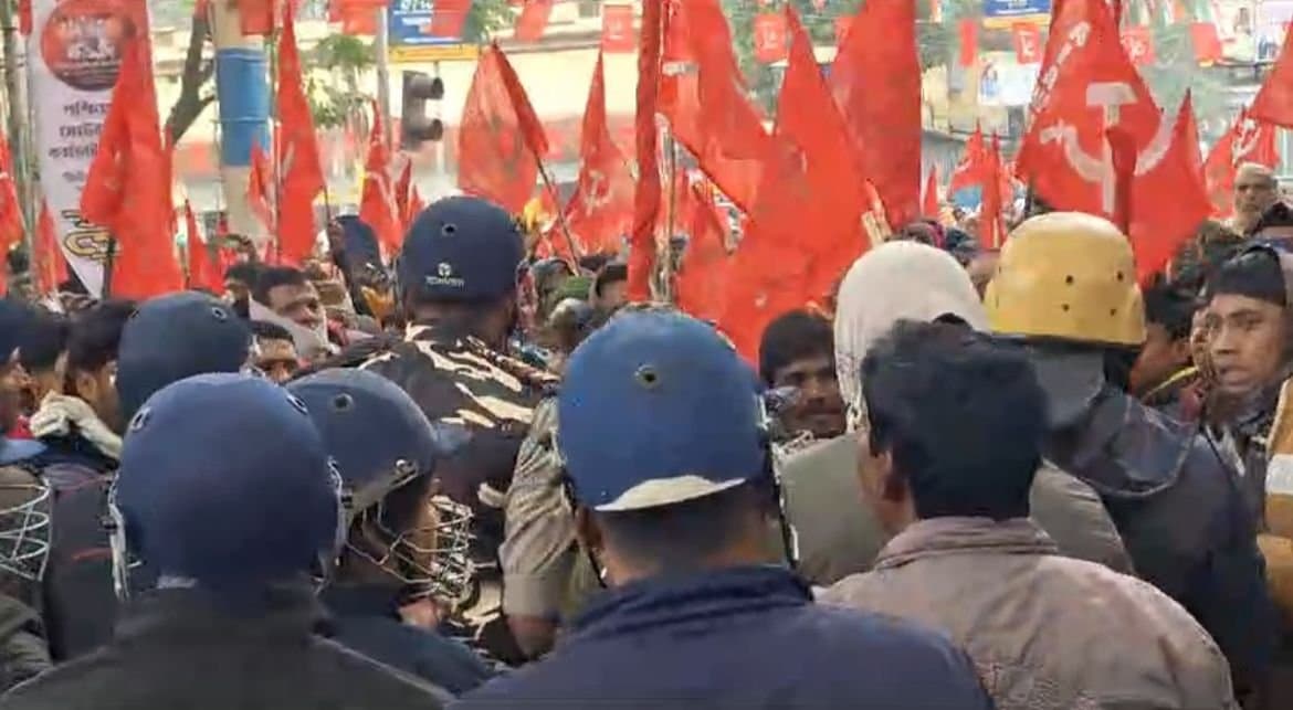 Murshidabad: জেলা কিষাণ এবং ক্ষেত মজদুর ইউনিয়নের কর্মসূচিকে ঘিরে রণক্ষেত্র বহরমপুর
