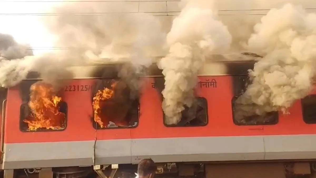 Fire breaks out on Garib Rath Express at Punjabs Sirhind station